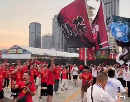 kaiyun-苏州队球迷跨江赴南通 助威声中喊出“江海一家亲”