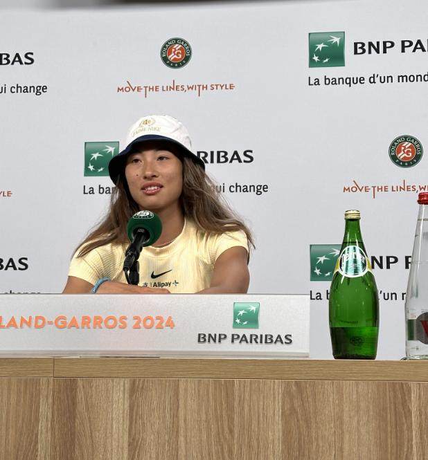 开云官网-郑钦文法网首秀：有胜利、有思考、有风度