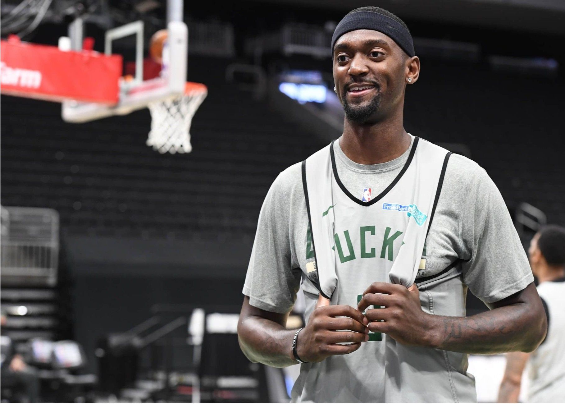 开云APP-美记：勇士签换库明加向雄鹿索要波蒂斯被拒，鲍比今夏刚完成续约